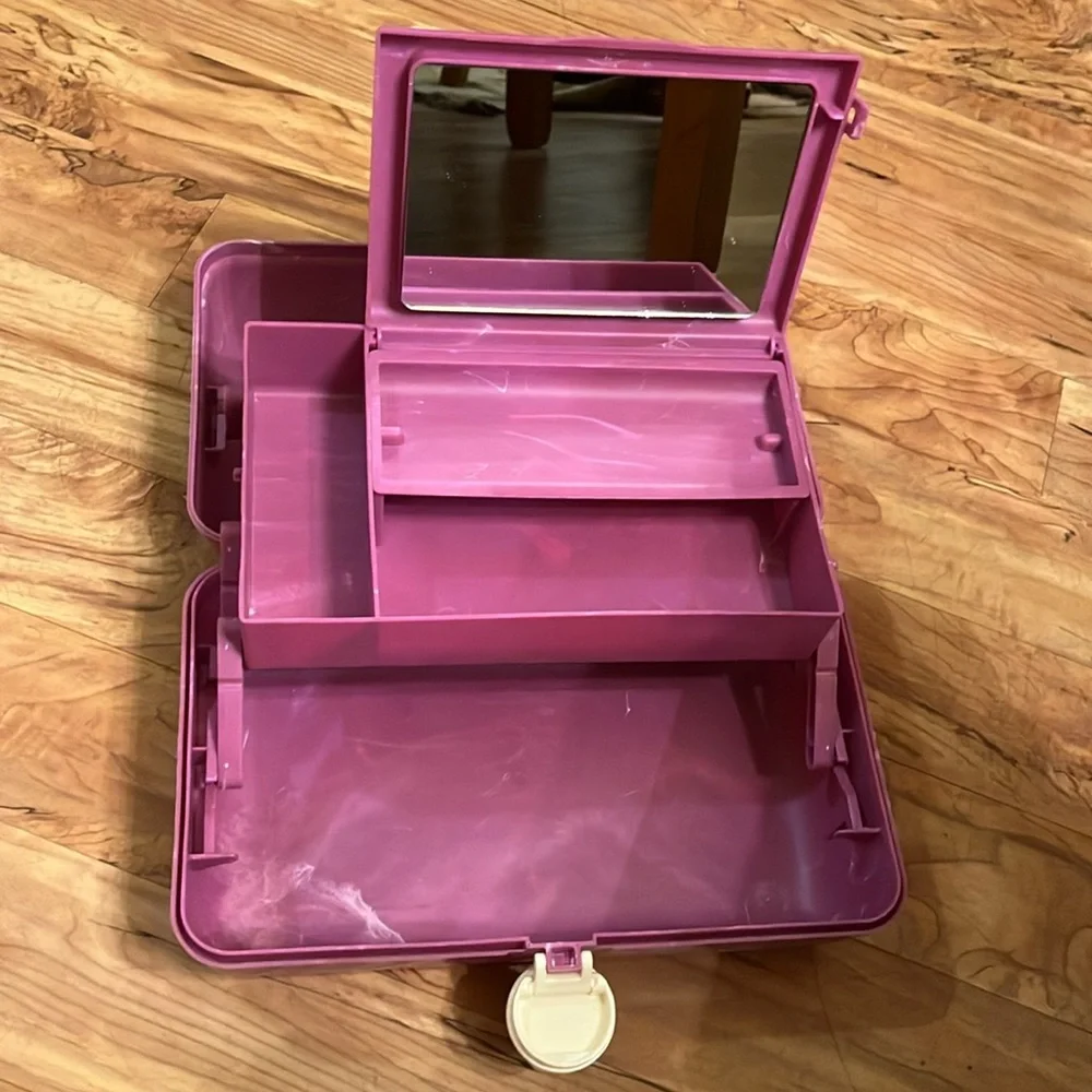Caboodles Vintage Makeup Carrying Case with Inside Mirror Purple top handle EUC